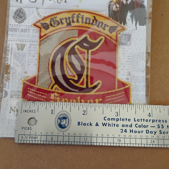 Harry Potter Iron On Patch Gryffindor Seeker Red & Yellow Patch NWT - Picture 6 of 8